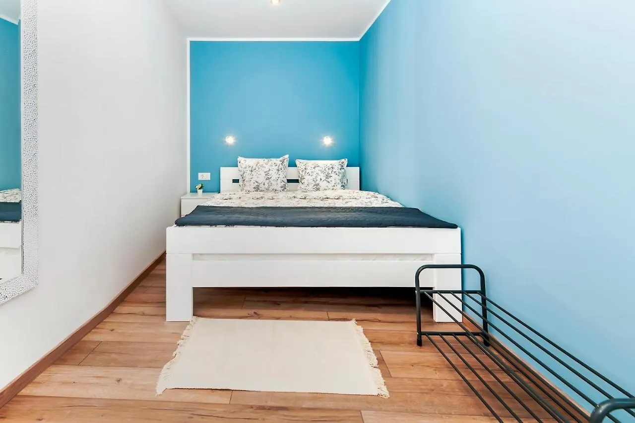 Otto Apartment With Sea View And Parking Rovinj