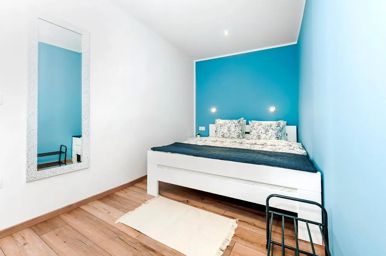 Otto Apartment With Sea View And Parking Rovinj