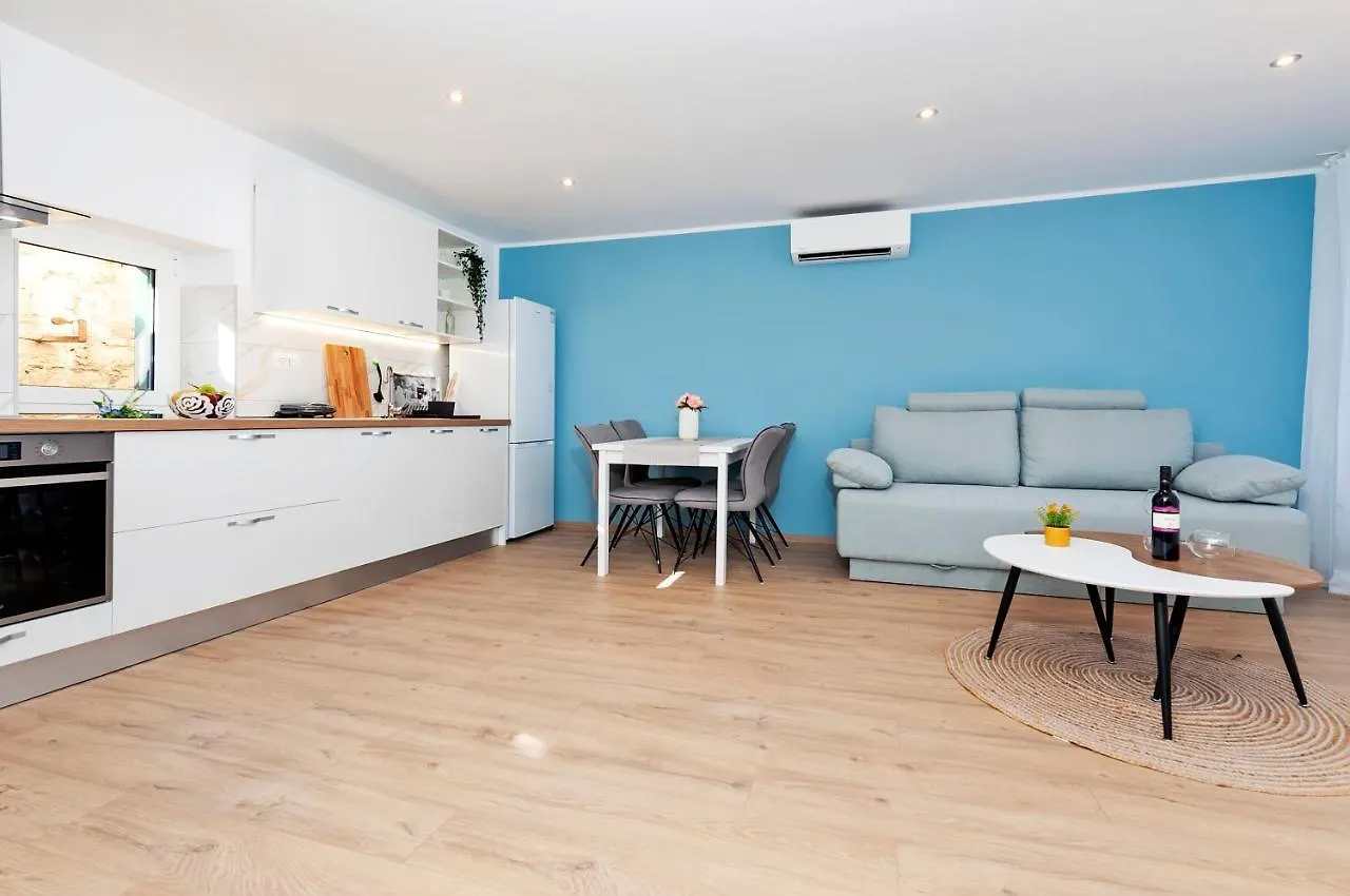 Otto Apartment With Sea View And Parking Rovinj