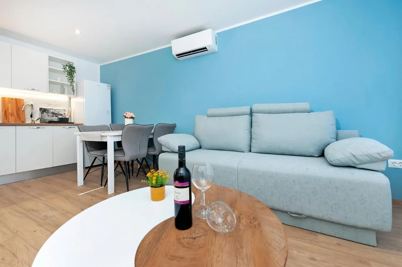 Otto Apartment With Sea View And Parking Rovinj