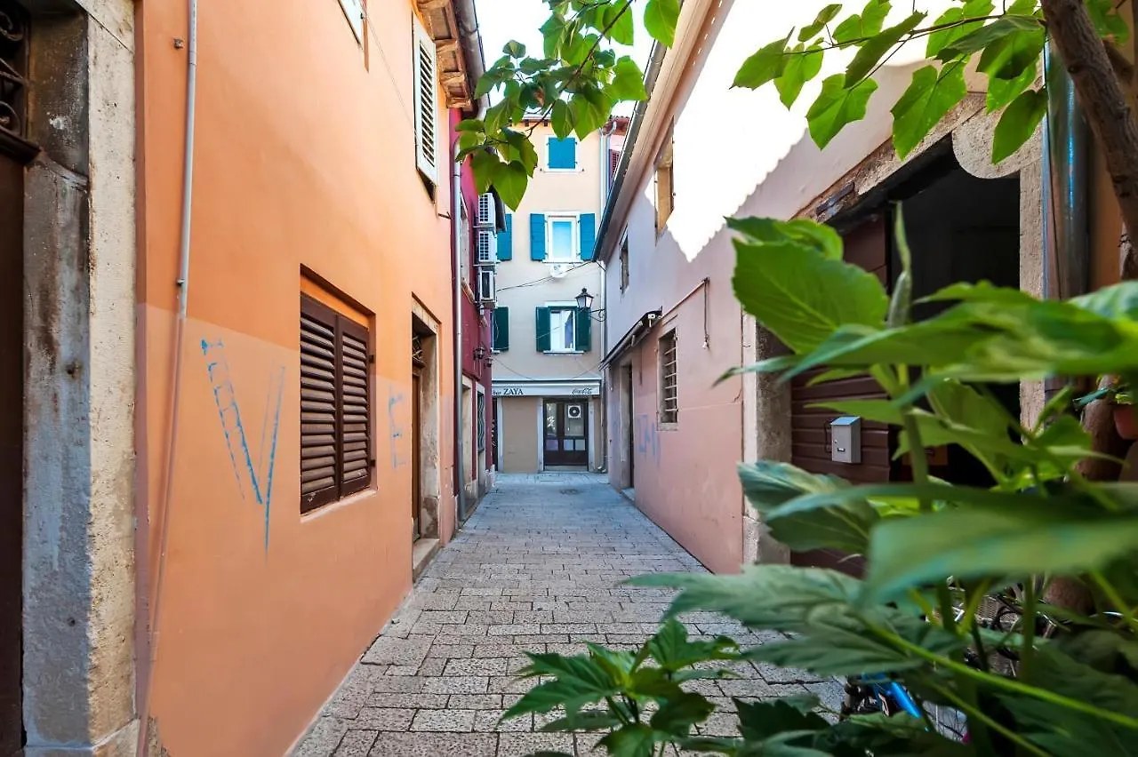 Otto Apartment With Sea View And Parking Rovinj Croacia