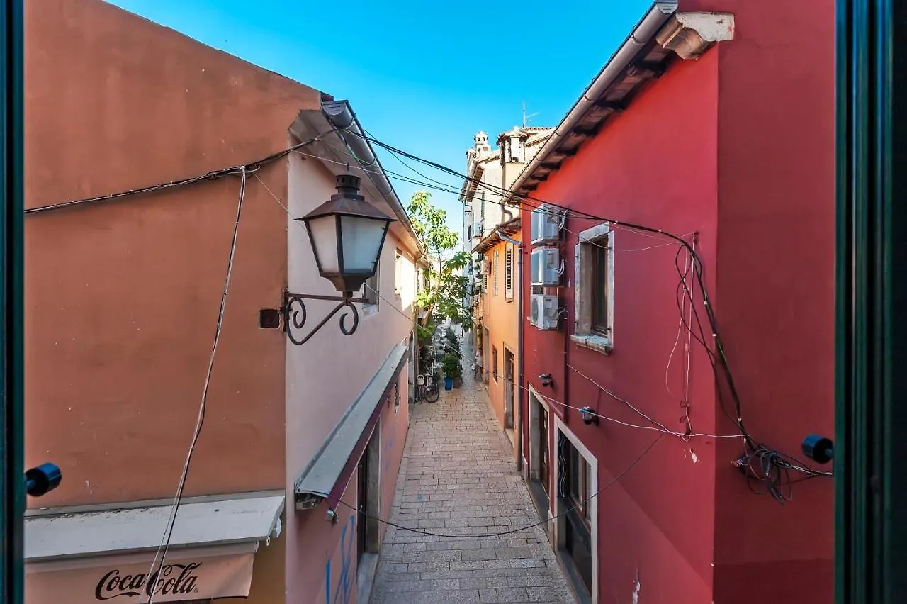 Otto Apartment With Sea View And Parking Rovinj